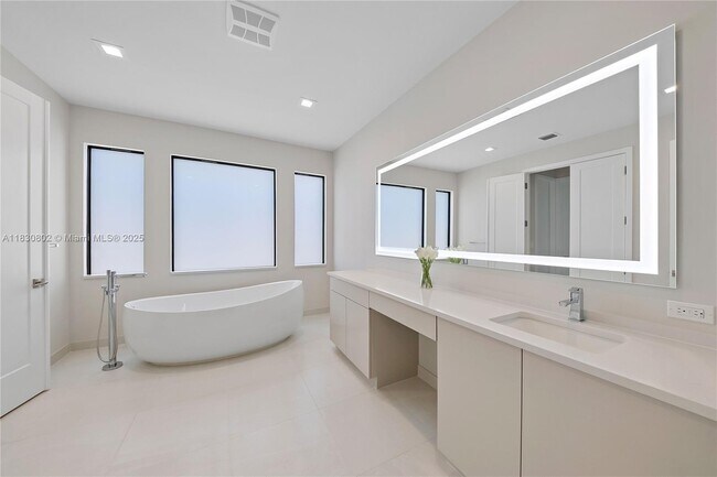 Building Photo - 20422 Southernwood Ave