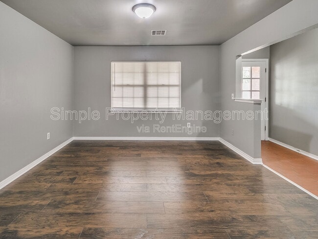 Building Photo - 136 Burton Pl
