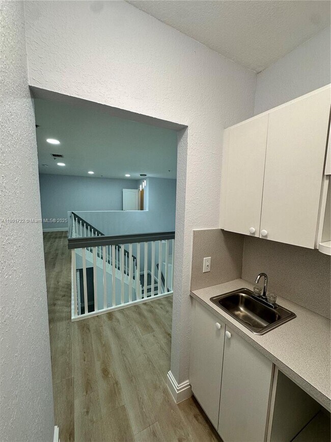Building Photo - 17425 NW 75th Pl