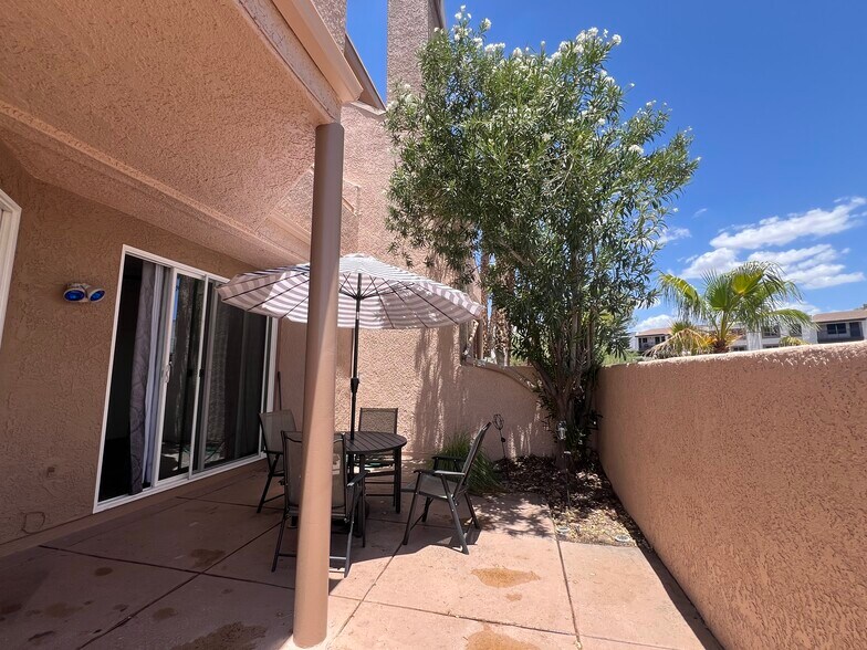 Terrace - 5675 N Camino Esplendora