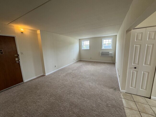 Living Room - 2 S Swarthmore Ave