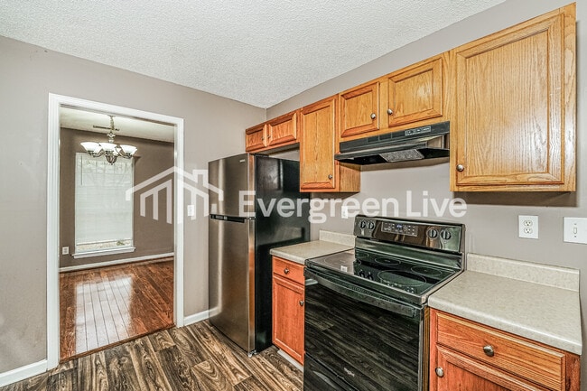 Building Photo - 2027 Townhouse Ln