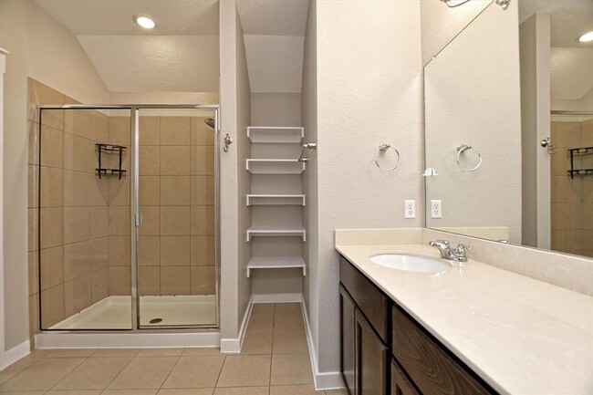 Building Photo - 201 Pearland St