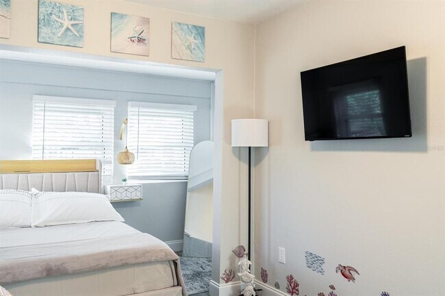 Building Photo - 4327 17th Ave S