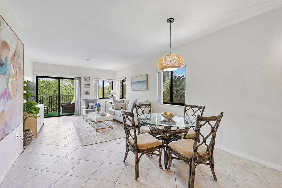Building Photo - 2105 Lavers Cir
