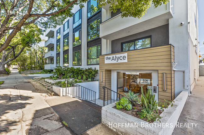 Building Photo - 823 3rd St