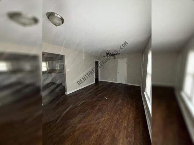 Building Photo - 1501 School Dr