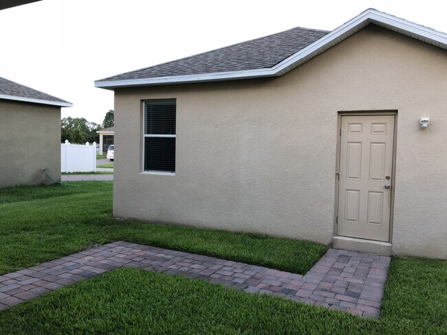 Building Photo - Beautiful Renovated 3/2.5 Located In Independence