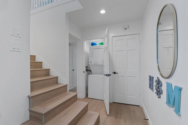 Building Photo - 4641 N 8th Pl