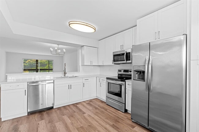 Building Photo - 7301 Amberly Ln