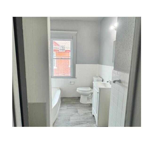 Building Photo - 87 Pilgrim St