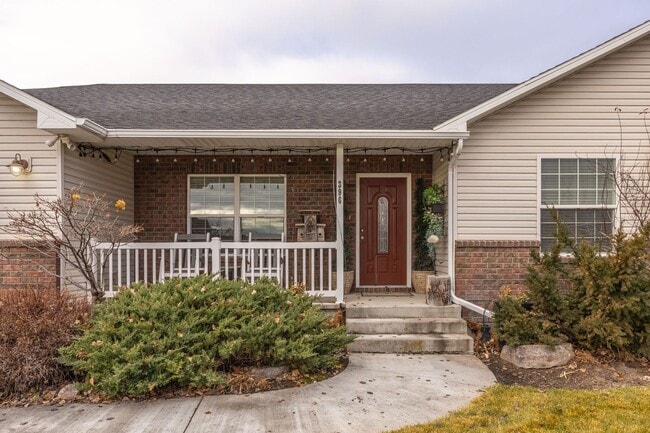 Building Photo - 3 Bedroom 2 bath home in Sugar City Idaho 2 stall garage in awesome neighborhood