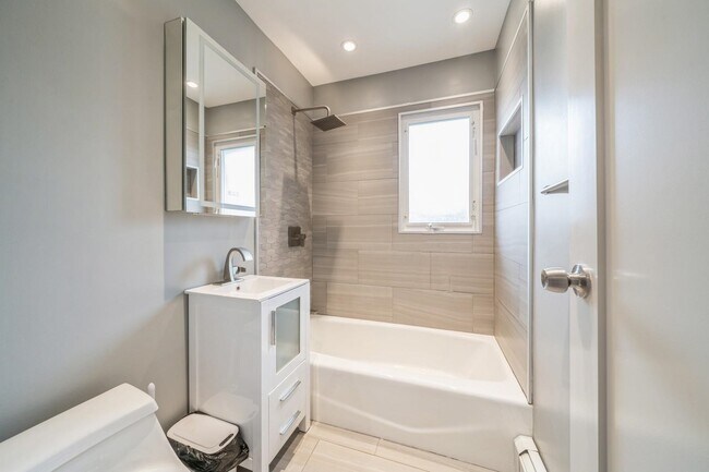 Building Photo - 1400 45th St