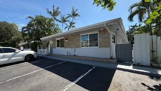 Building Photo - 1632 NE 4th Pl