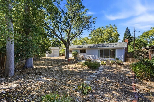 Building Photo - Beautiful Spacious 3-bedroom 1.5-Bath Home in Concord!