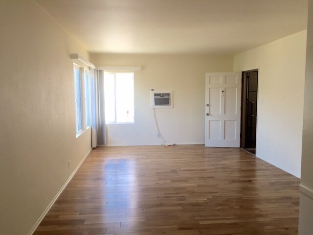 Building Photo - 327 N Mariposa Ave