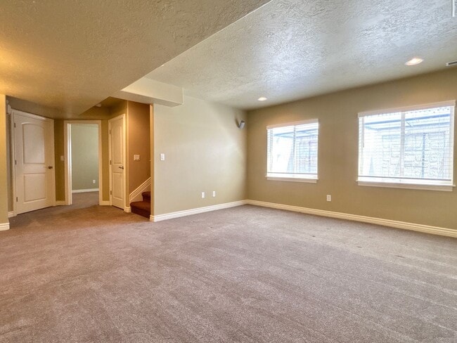 Building Photo - Beauty & Space on Premium Corner Lot!