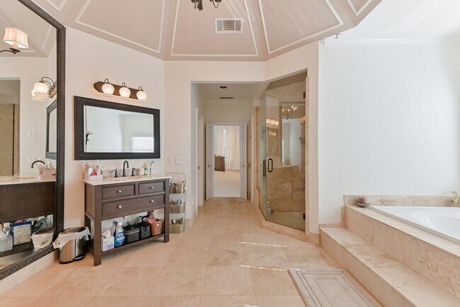 Building Photo - 3030 Sugarloaf Club Dr