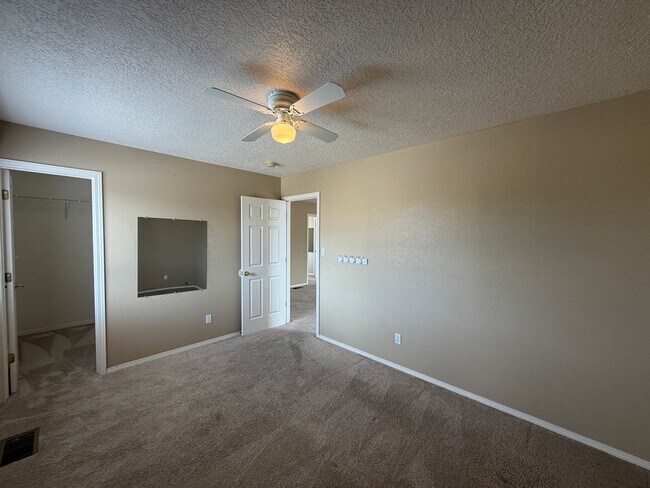 Building Photo - 4 Bedroom Home Available Near McMahon Blvd NW & Universe Blvd NW!