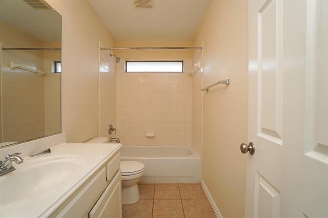 Building Photo - 4904 Newbridge Dr