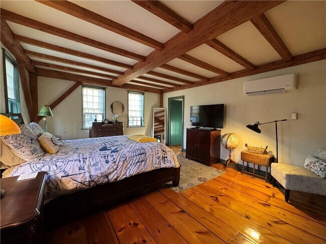 Building Photo - 9 Thames St