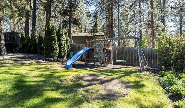 Building Photo - Tree Nestled Single Story 3 BR - 2 BA Sout...