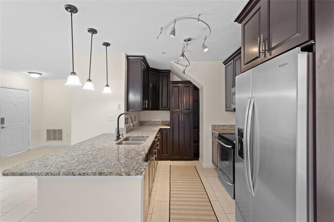 Building Photo - 754 Centervale Dr