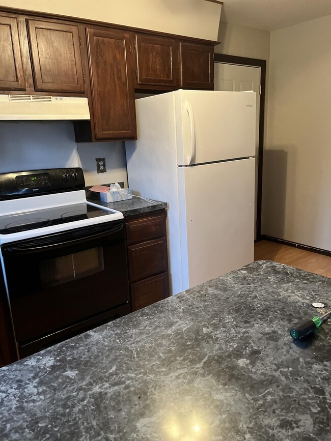 Building Photo - 1319 E Ingals Ave