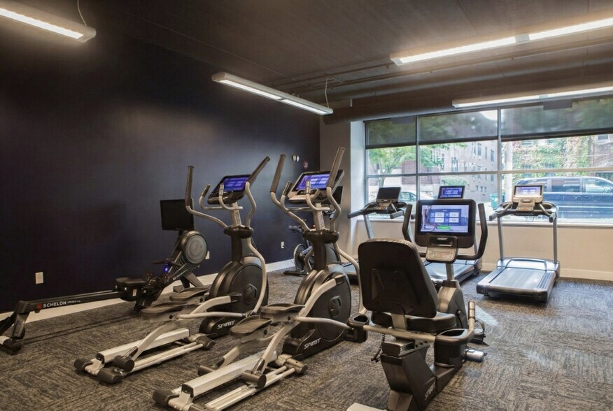 Building Photo - 1040 N Cass St