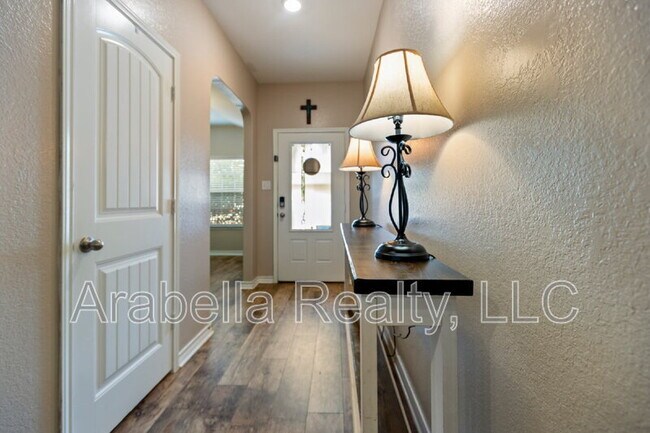 Building Photo - 6420 Kingsley Edge