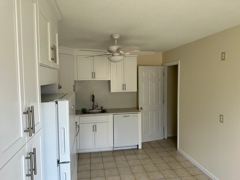 Building Photo - 127 New Britain Ave