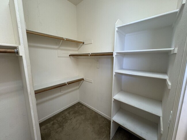 Building Photo - 5637 Lilyview Way
