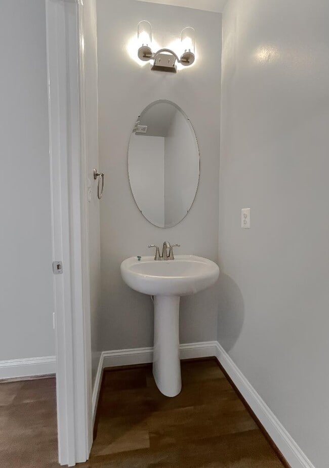 Building Photo - Sullivan Lane