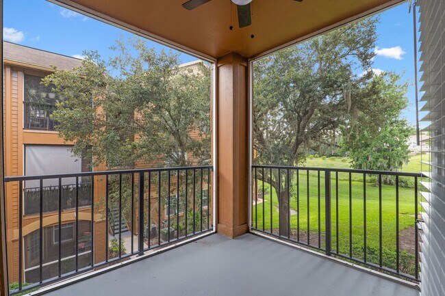 Building Photo - Newly Renovated 2-Bedroom Corner Unit in G...