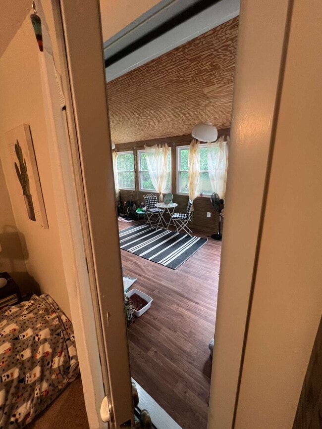 Building Photo - Spacious Multi-Generational Home on 3 Acre...