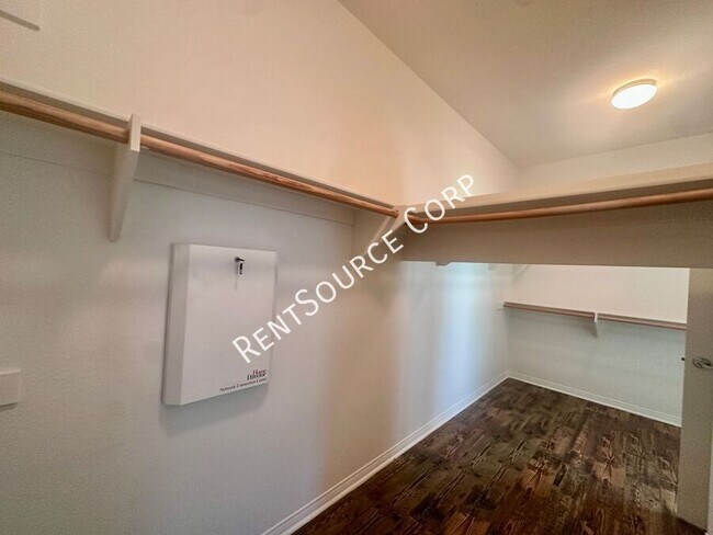 Building Photo - 16339 Mountain Ln