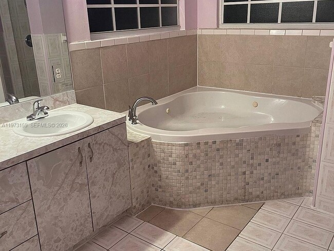 Building Photo - 2436 Raleigh St