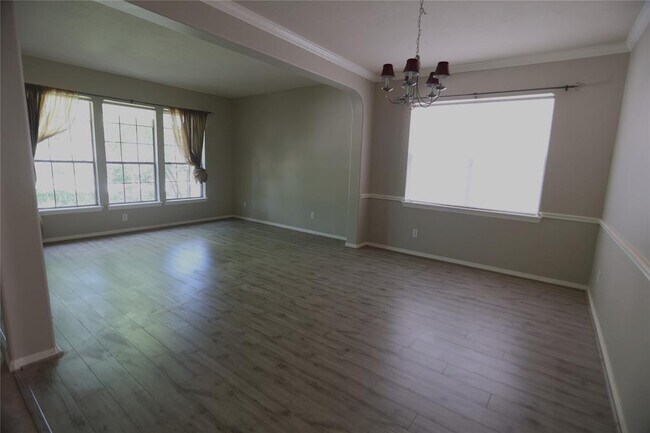 Building Photo - 5547 Linden Rose Ln