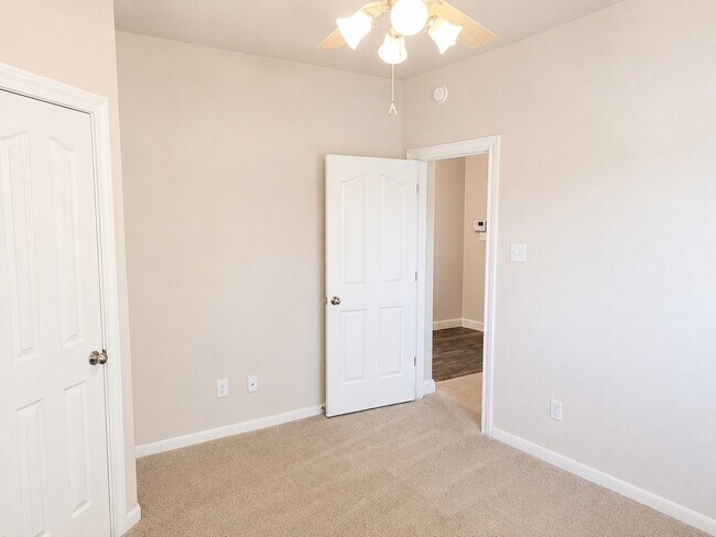 Building Photo - 24914 Rosevale Ct