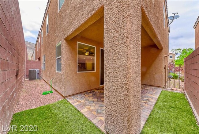 Building Photo - Northwest 4 bedroom!