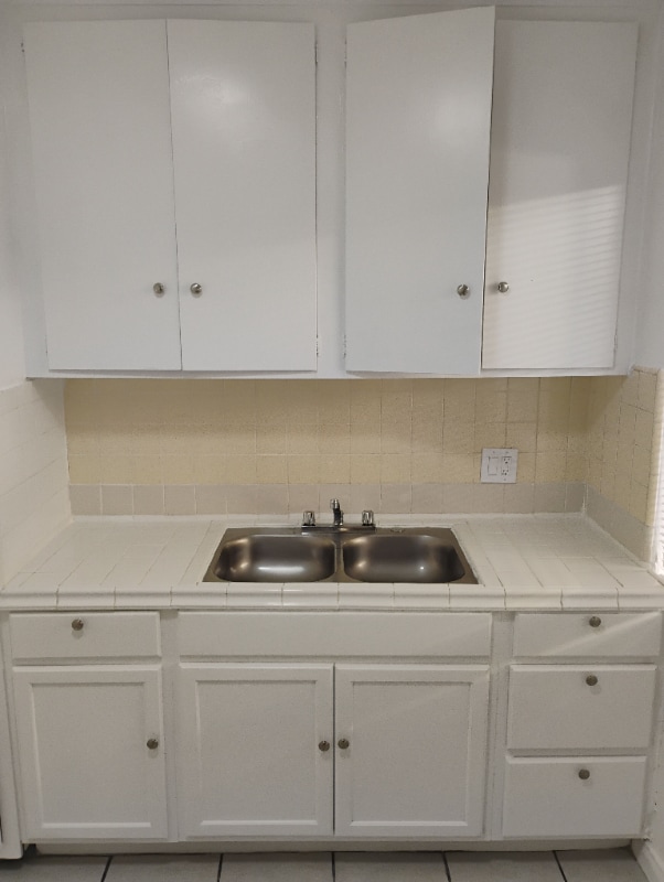 Building Photo - 14129 Vanowen St