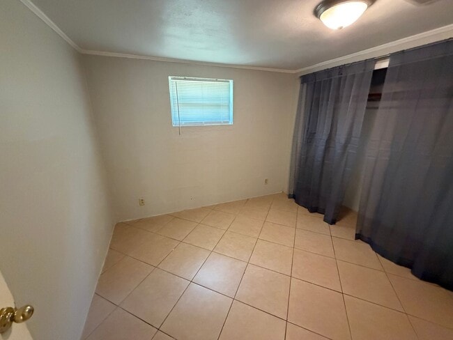 Building Photo - Freshly Painted Duplex In The Heart of Niceville