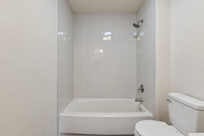 Building Photo - 2400 Sq Ft Condo for Rent Near Shopping