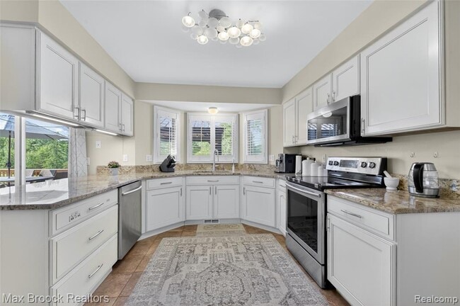 Building Photo - 30118 Kingsway Dr