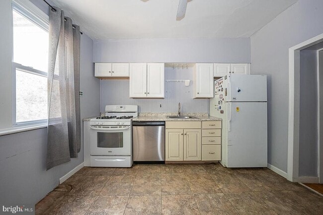 Building Photo - 3929 Terrace St