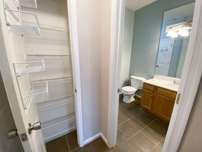 Building Photo - Townhome in sought after Coventry.