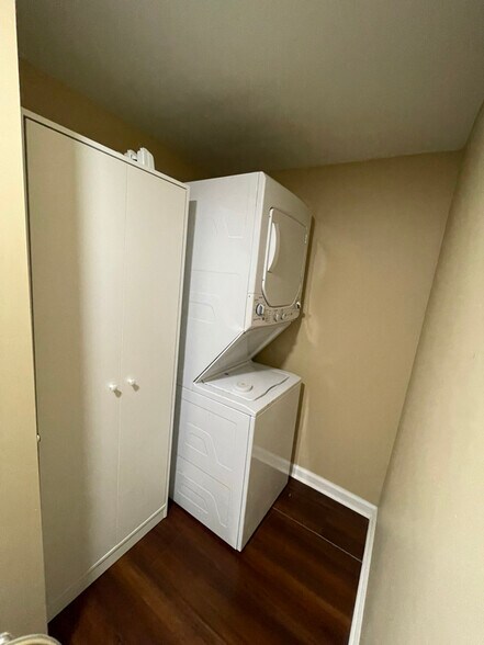 Building Photo - 115 Ivy log Pl