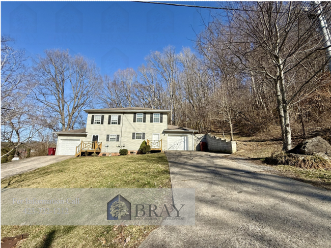 Primary Photo - Charming 2-Bedroom Home on a Wooded Lot wi...