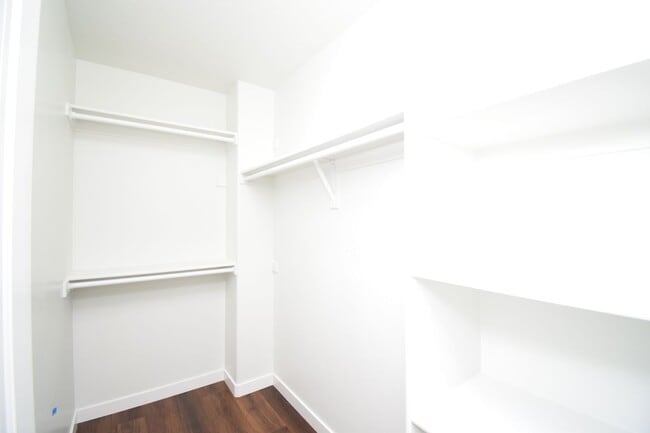 Building Photo - Newly Remodeled Magna Gem with New Appliances & Easy Freeway Access!!