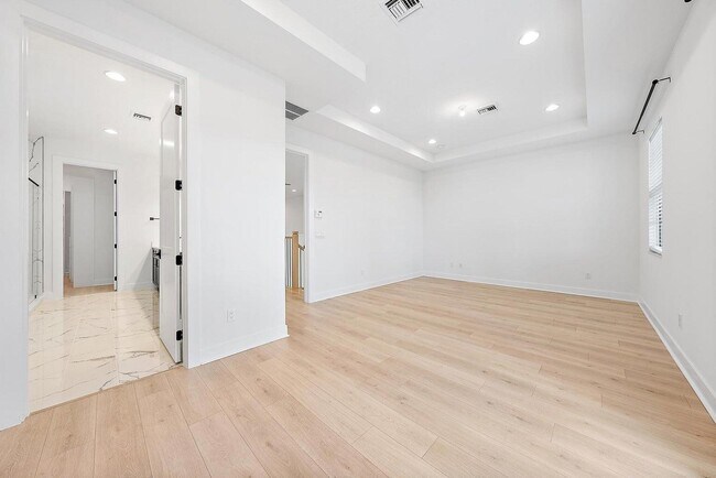 Building Photo - 13128 Alton Rd